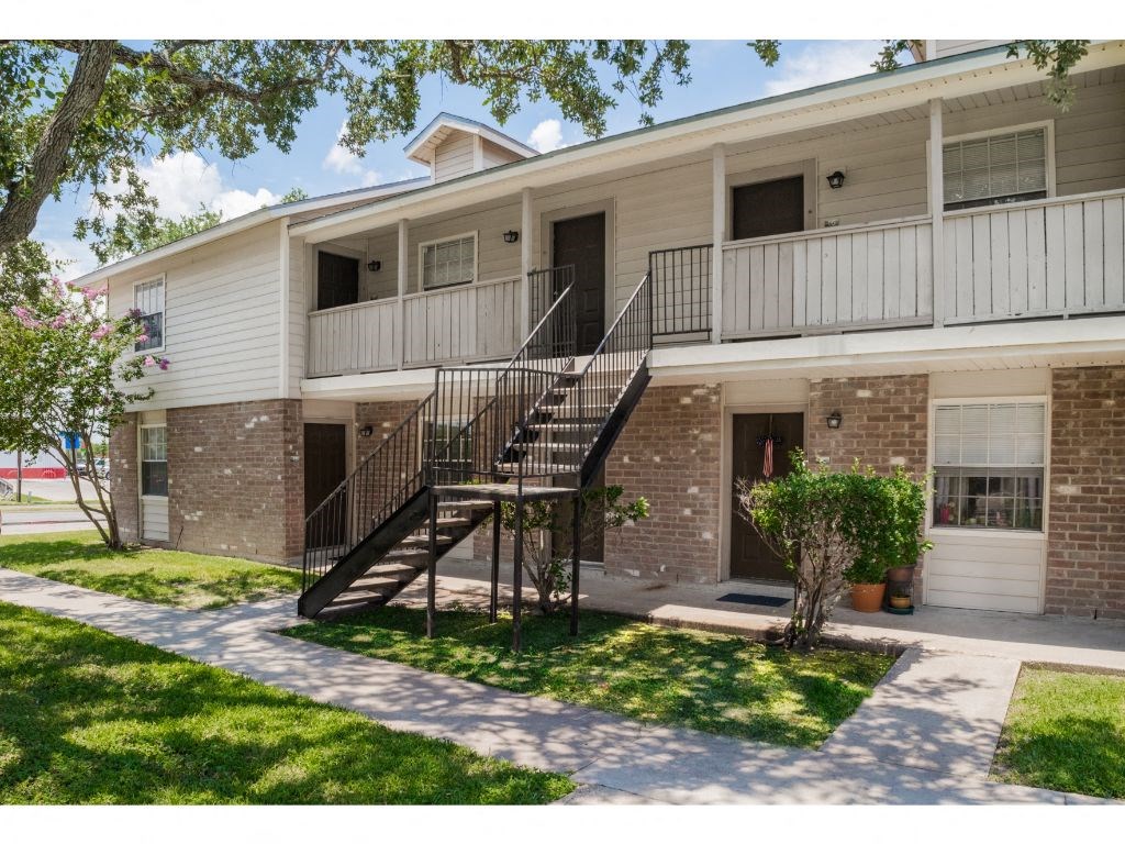 Churchill Square Apartments, 4302 Western Drive, Corpus Christi, TX